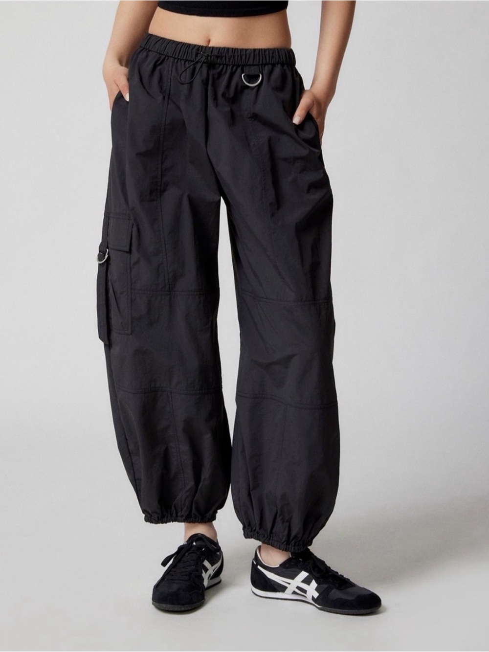 Urban Outfitters Women’s Black Jana Balloon Baggy D-Ring Cargo Parachute Pants M